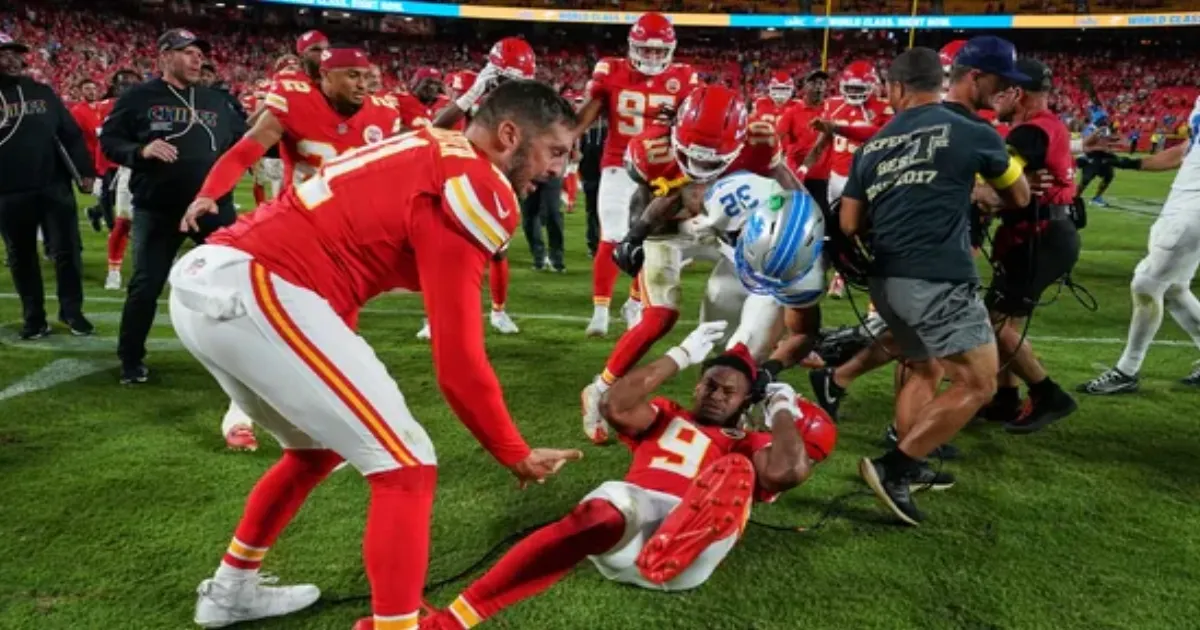 chiefs-lions-postgame-fight-brian-branch-juju-mahomes