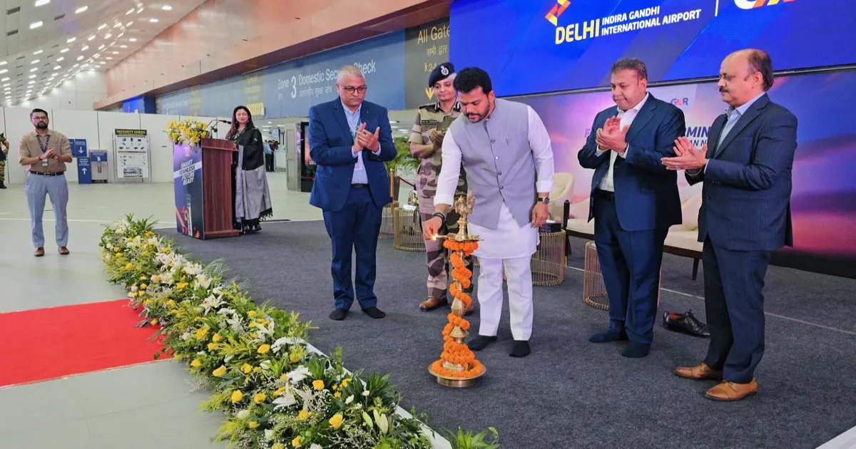 केंद्रीय विमानन मंत्री के. राममोहन नायडू ने दिल्ली एयरपोर्ट के नवनिर्मित टर्मिनल-2 का उद्घाटन किया