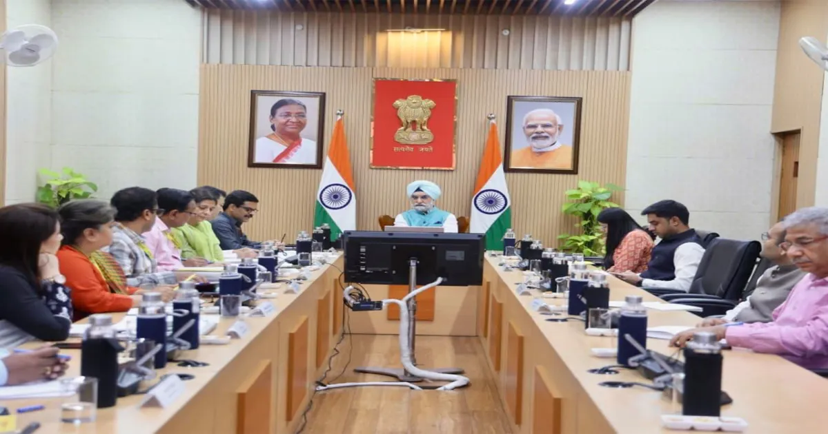 दिल्ली के एलजी ने वॉक-टू-वर्क बढ़ावा देने के लिए TOD नीति पर DDA अधिकारियों के साथ बैठक की 