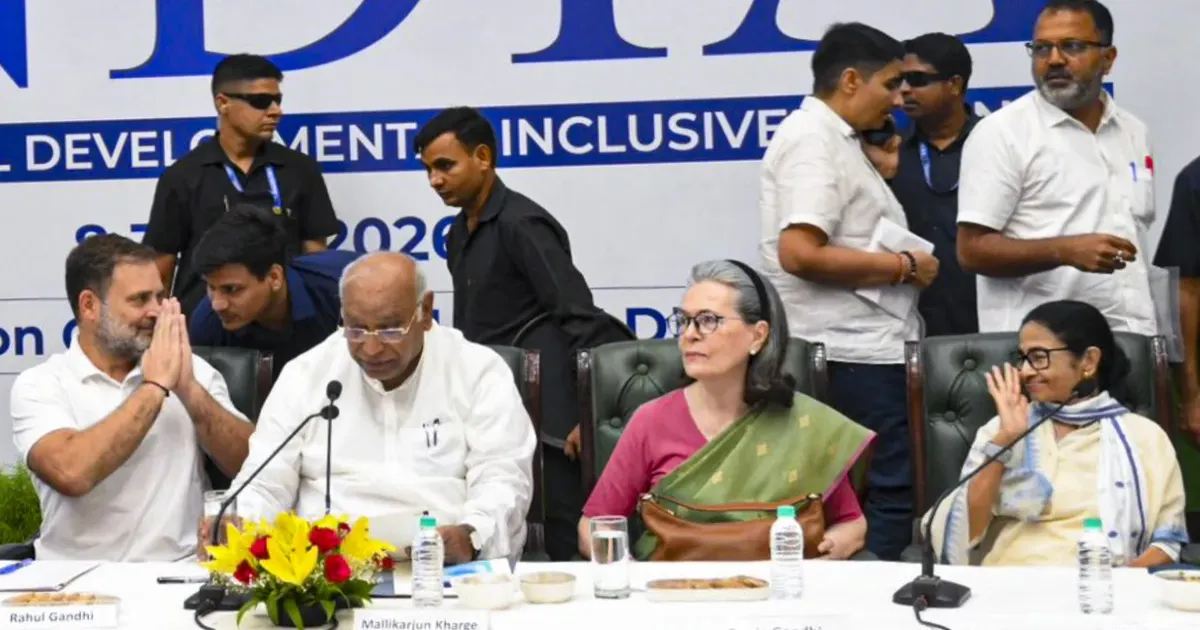 TMC में बगावत गहराई, दिल्ली तक पहुंचा संकट; ममता बनर्जी की INDIA गठबंधन रणनीति पर खतरा