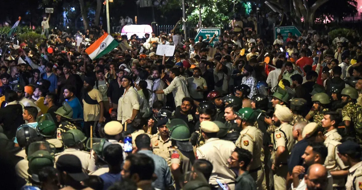 पेपर लीक के खिलाफ प्रदर्शन करने वाले छात्रों पर दर्ज FIR सुप्रीम कोर्ट ने रद्द की