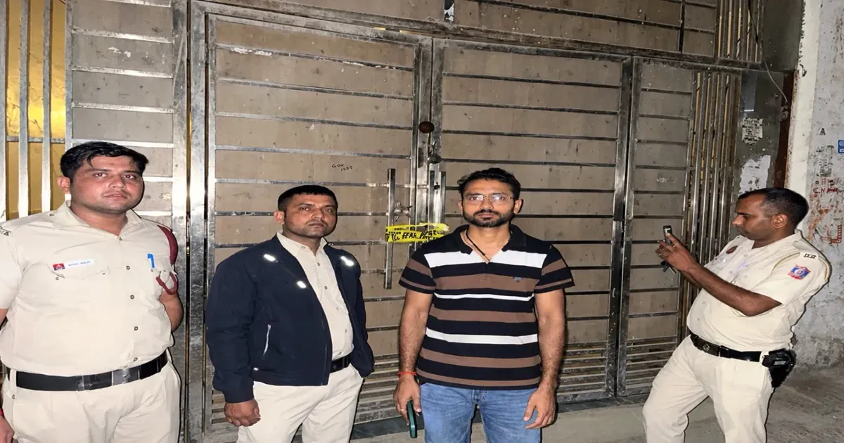 दिल्ली में सुरक्षा अभियान तेज, चिराग दिल्ली के असुरक्षित पीजी से छात्रों को कराया गया सुरक्षित बाहर