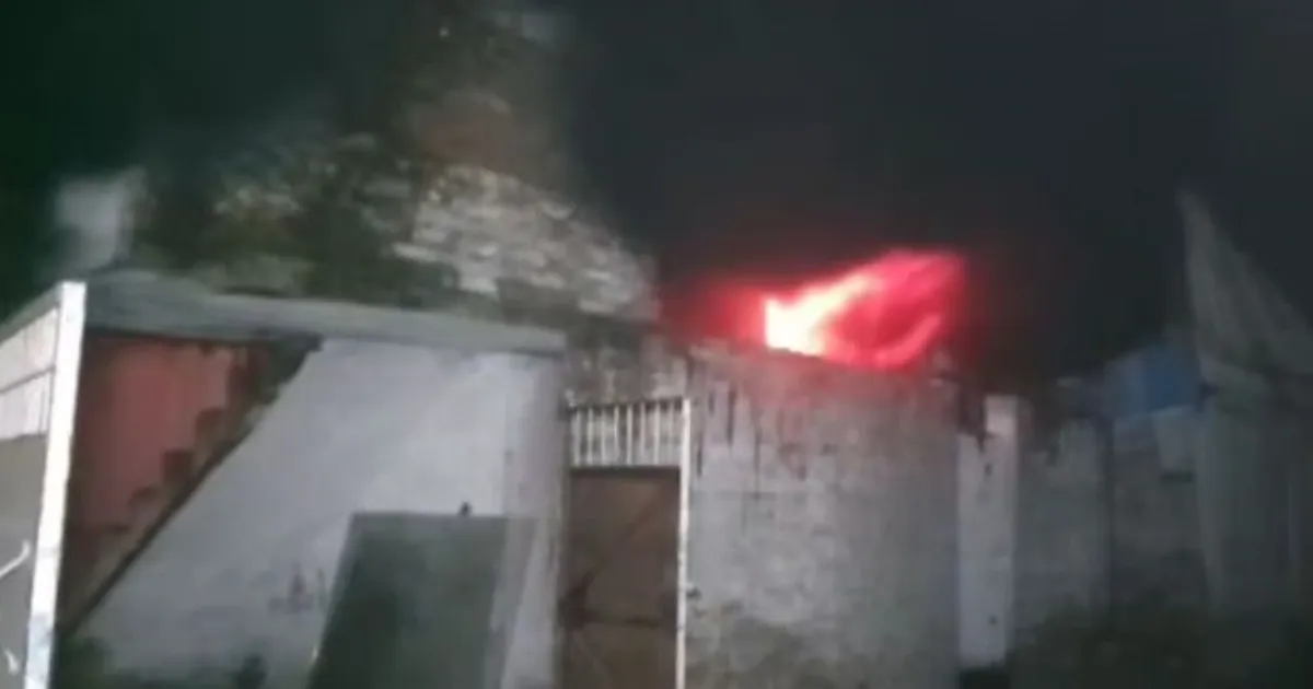 कानपुर में मेट्रो गोदाम और कबाड़खाने में भीषण आग, कई घंटे बाद काबू पाया गया