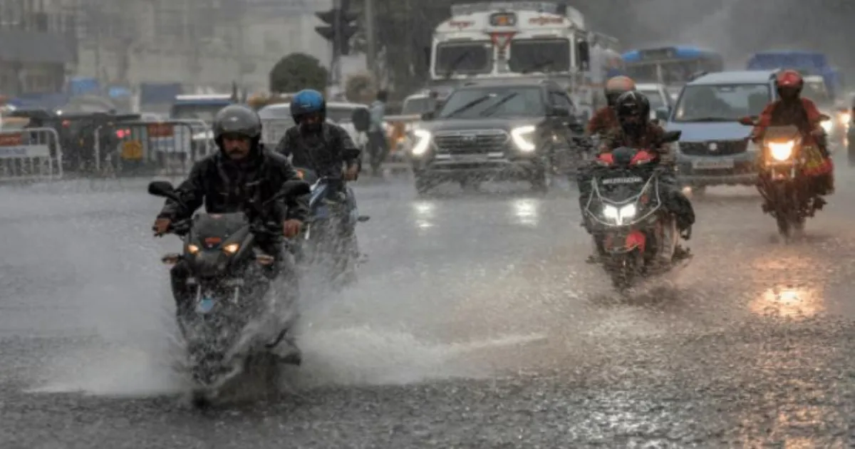 उत्तर बंगाल में भारी बारिश का अलर्ट, तीन जिलों में रेड अलर्ट घोषित