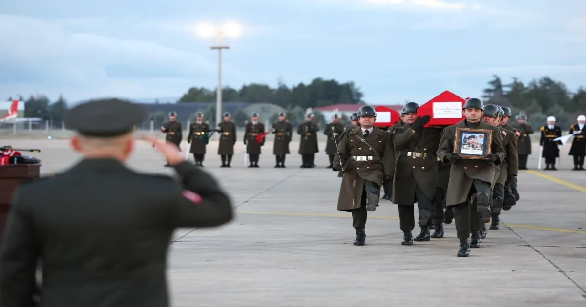 तुर्की में विमान हादसे में मारे गए लीबियाई अधिकारियों को सैन्य सम्मान के साथ अंतिम विदाई