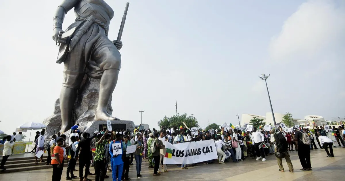 तख्तापलट की साजिश से हिला बेनिन, विधायी चुनावों में मतदान
