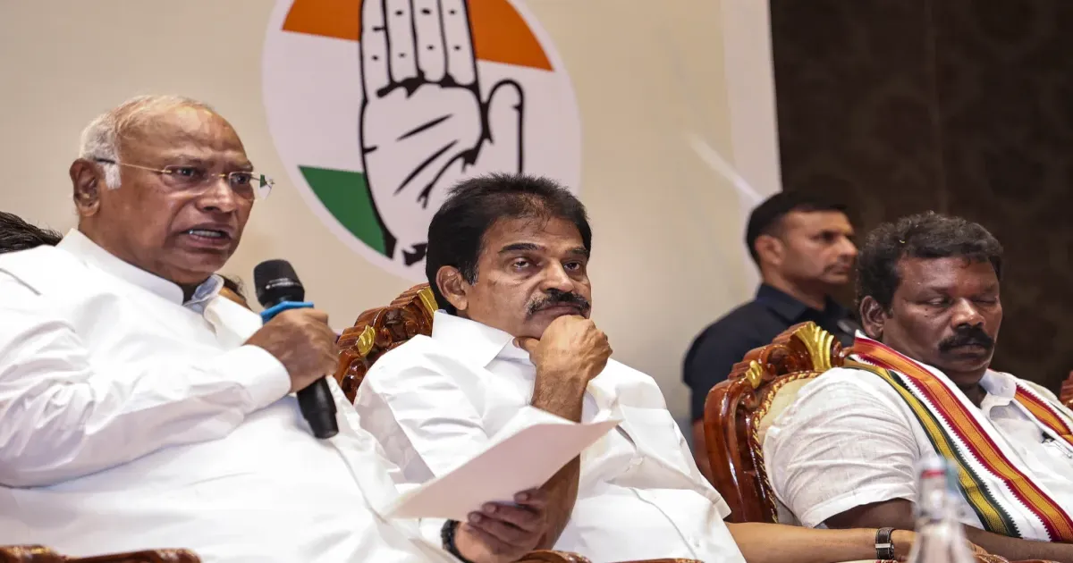 केरल में मुख्यमंत्री पद पर सस्पेंस जारी: 43 विधायकों का केसी वेणुगोपाल को समर्थन, 10 ने फैसला हाईकमान पर छोड़ा