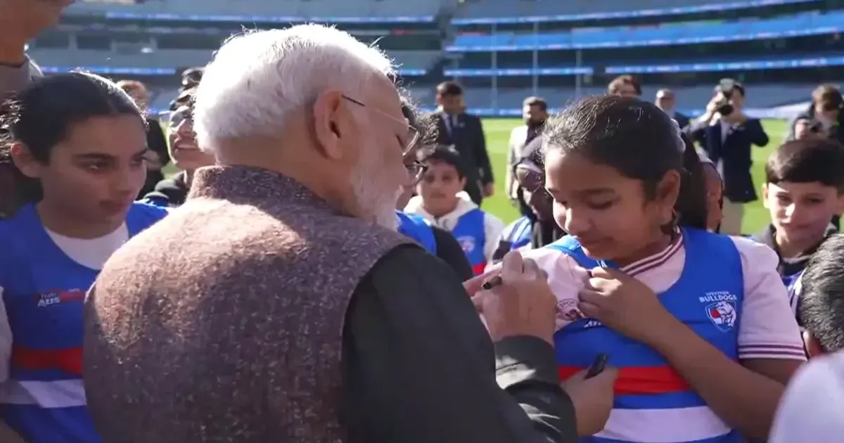मेलबर्न क्रिकेट ग्राउंड पहुंचे पीएम मोदी, बोले- एमसीजी में कदम रखते ही हर भारतीय की भावनाएं जुड़ जाती हैं