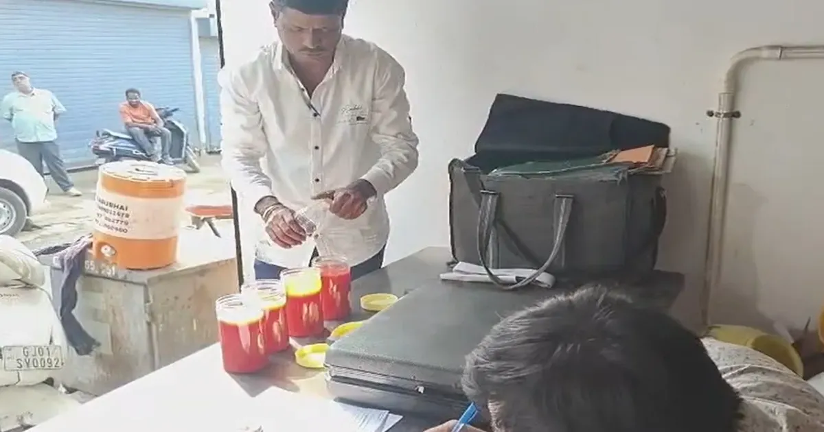 अहमदाबाद में नकली टोमैटो केचप बनाने वाली फैक्ट्री पर छापा, 2,000 किलो मिलावटी उत्पाद जब्त