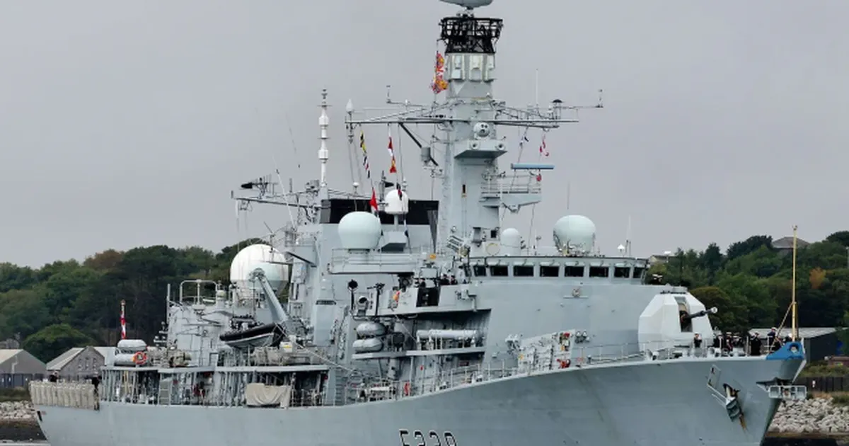 अभ्यास ‘कोंकण’ के बाद ब्रिटिश युद्धपोत HMS रिचमंड मुंबई बंदरगाह पर पहुंचा