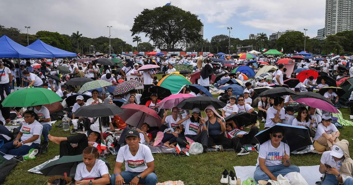 भ्रष्टाचार कांड पर मनीला में 10 हज़ार लोगों का प्रदर्शन, शीर्ष अधिकारियों पर आरोप