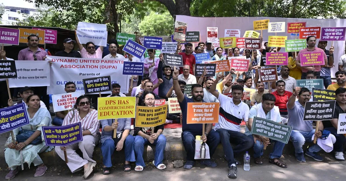 दिल्ली सरकार ने निजी स्कूल फीस नियंत्रण का नया कानून लागू किया, शुल्क पर कड़े प्रावधान