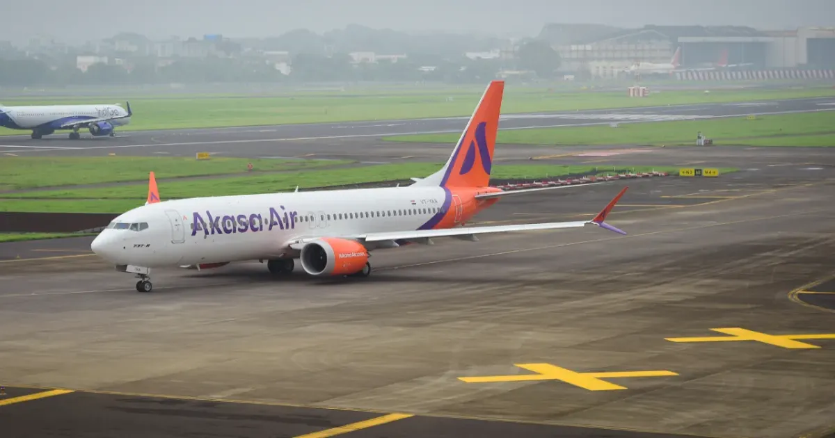 अकासा एयर ने बढ़ाया किराया, इंडिगो और एयर इंडिया के बाद फ्लाइट टिकट पर 1300 रुपये तक ईंधन अधिभार