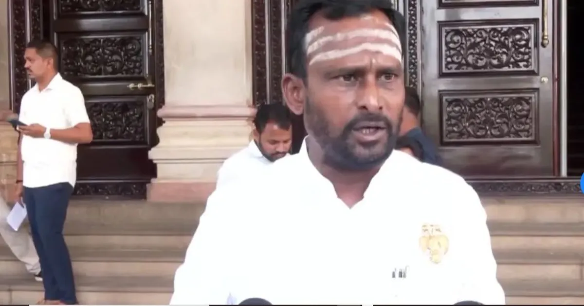 कर्नाटक विधायक ने हर विधायक के लिए मांगे 5 IPL टिकट, कहा- “हम वीआईपी हैं, कतार में नहीं खड़े हो सकते