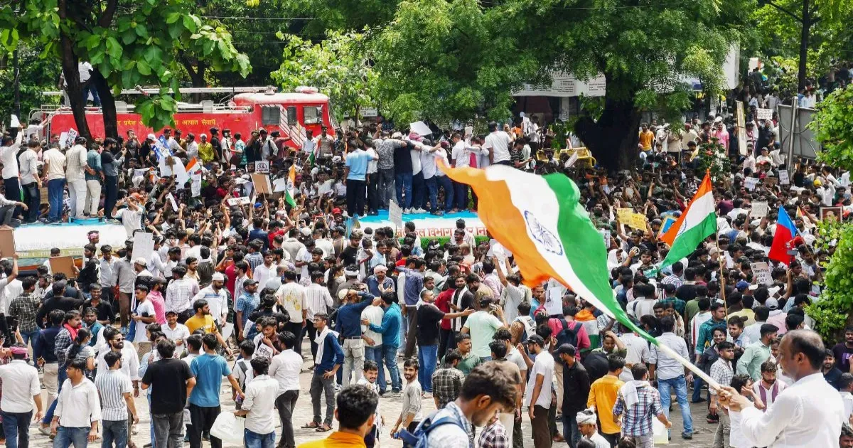 तमिलनाडु सरकार ने नीट प्रदर्शन में शामिल छात्रों पर दर्ज मुकदमे वापस लेने का ऐलान किया