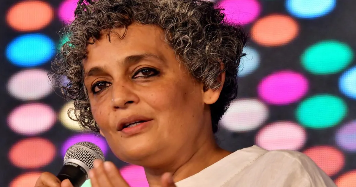 अरुंधति रॉय: फासीवाद के खिलाफ खड़े अंतिम गढ़ों में केरल शामिल