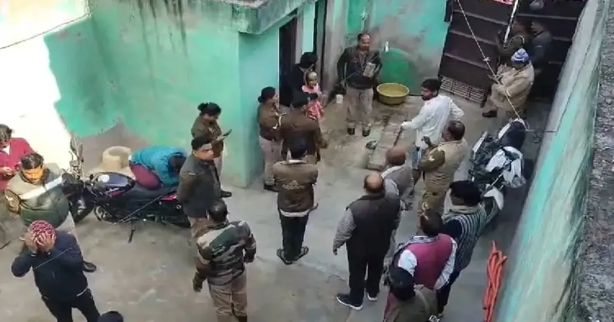 मथुरा में परिवार की सामूहिक आत्महत्या का मामला: दंपति समेत तीन बच्चों के शव घर में मिले