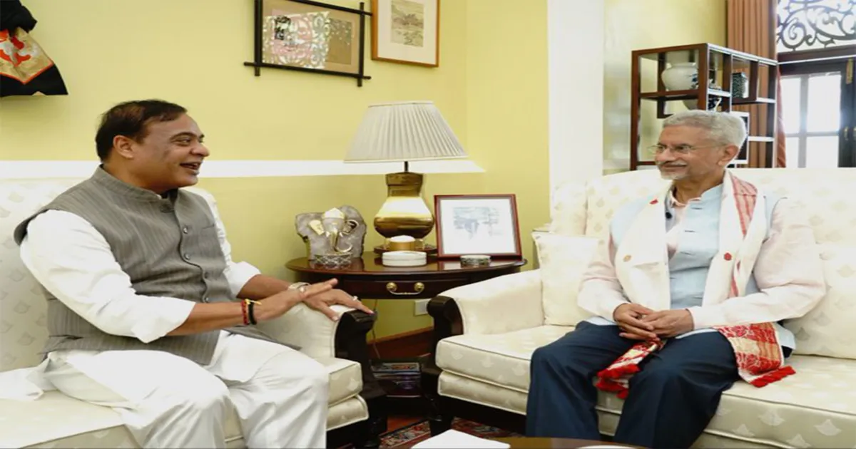 असम के मुख्यमंत्री हिमंता बिस्वा सरमा ने विदेश मंत्री एस जयशंकर से की मुलाकात, एक्ट ईस्ट नीति और व्यापार अवसरों पर चर्चा