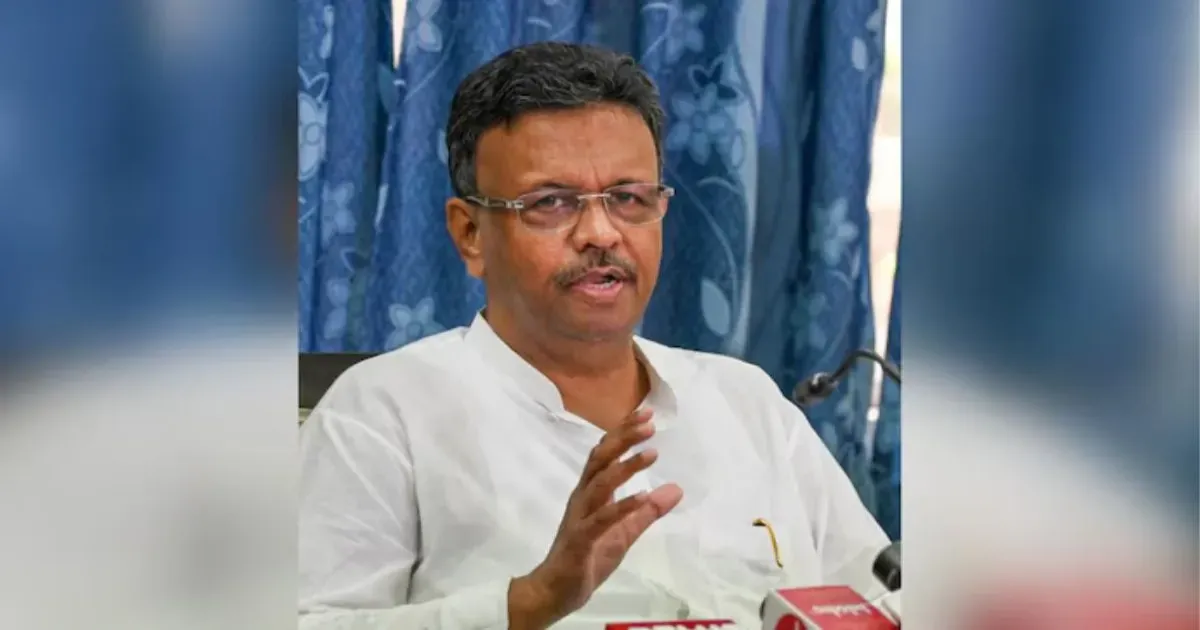 TMC में संकट के बीच फिरहाद हकीम ने कोलकाता मेयर पद से इस्तीफा दिया, ममता बनर्जी ने मंजूर किया अनुरोध
