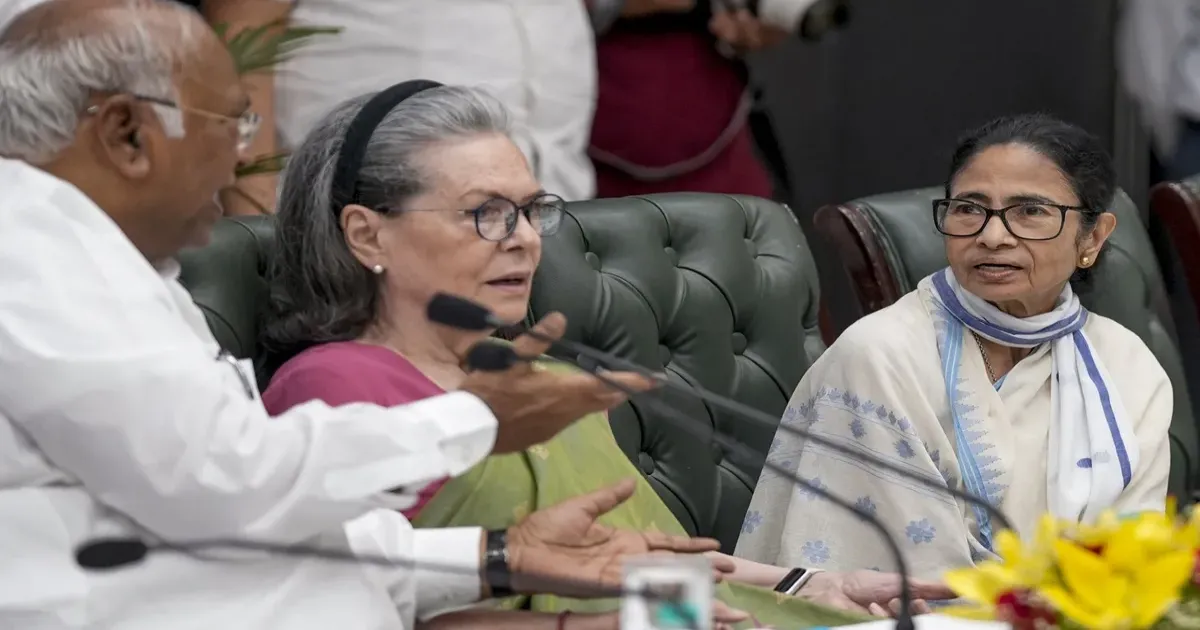 ममता-सोनिया मुलाकात के बाद कांग्रेस विलय की अटकलें TMC ने खारिज कीं, कहा- रिपोर्ट पूरी तरह आधारहीन