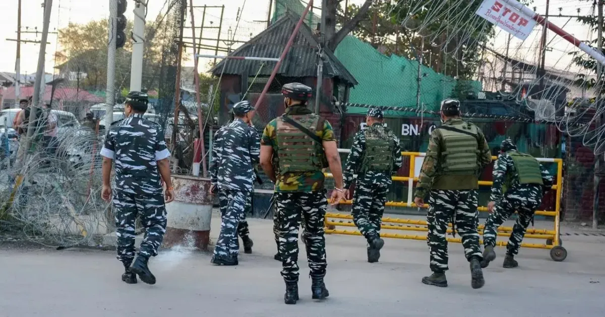 असम के सीआरपीएफ कैंप में जवान ने दो साथियों की गोली मारकर हत्या की, फिर खुद को भी मारी गोली