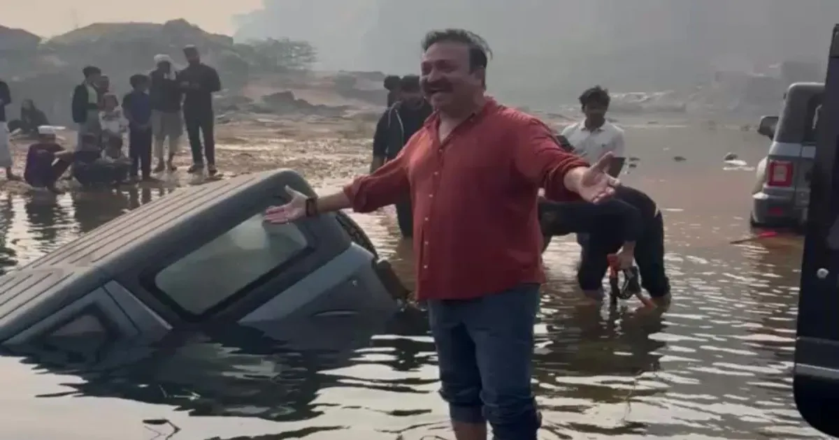 दिल्ली के पास झील में डूबी महिंद्रा थार, खतरनाक स्टंट का वीडियो वायरल