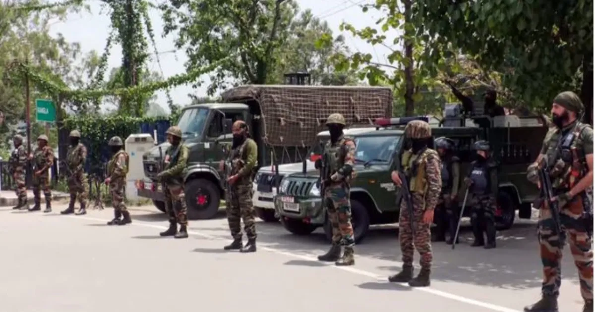 मणिपुर के कांगपोकपी में सशस्त्र समूहों के बीच मुठभेड़, इलाके में दहशत