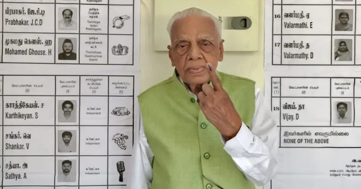 99 वर्षीय एचवी हांडे ने किया मतदान, पीएम मोदी ने बताया लोकतंत्र के लिए प्रेरणा