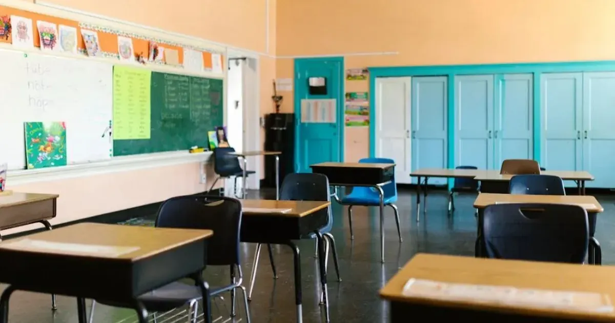 आगरा में कक्षा 10 के छात्र पर स्कूल में बेरहमी से हमला, जबड़े में गंभीर चोट