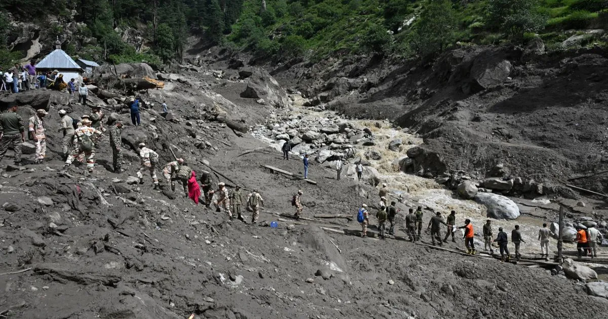 जम्मू-कश्मीर बादल फटने की त्रासदी: बचे लोगों ने सुनाया चमत्कारी बचाव का किस्सा