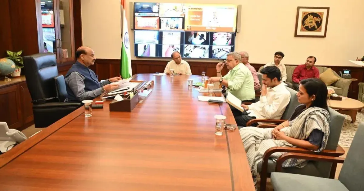 बागी सांसदों पर टीएमसी का बड़ा एक्शन, अभिषेक बनर्जी ने लोकसभा स्पीकर से की 20 सांसदों को अयोग्य ठहराने की मांग