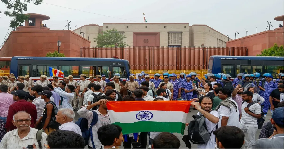 पेपर लीक पर मोदी सरकार का बड़ा कदम, नए कानून में 10 साल की जेल और 10 करोड़ रुपये तक जुर्माने का प्रावधान
