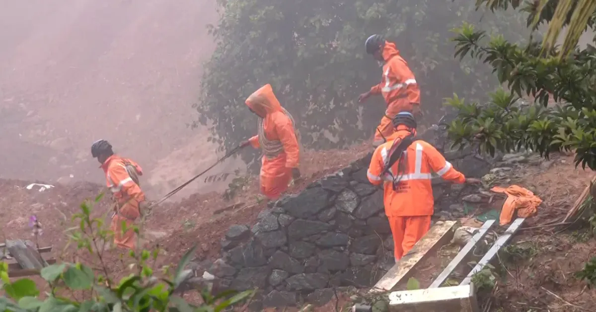 केरल में मूसलाधार बारिश का कहर, 8 की मौत, 13 घायल; मुख्यमंत्री वी. डी. सतीशन ने सतर्क रहने की अपील की