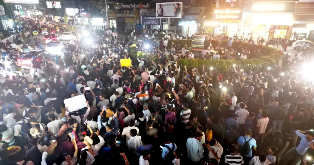 झारखंड में जेएसएससी सीजीएल को लेकर छात्रों का प्रदर्शन जारी, आधी रात को हटाने की कोशिश का आरोप
