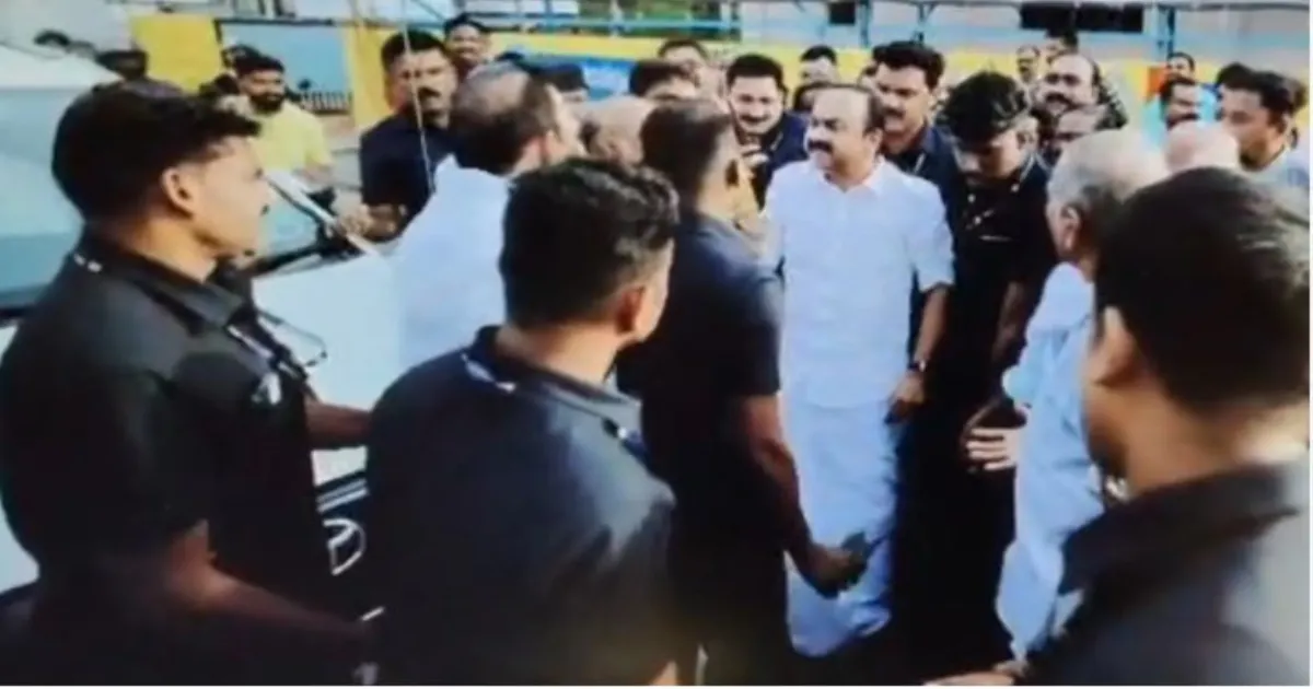 कांग्रेस नेता ने केरल के मुख्यमंत्री की गाड़ी रोकी, रास्ते में हुई तीखी बहस; हिरासत में लिया गया