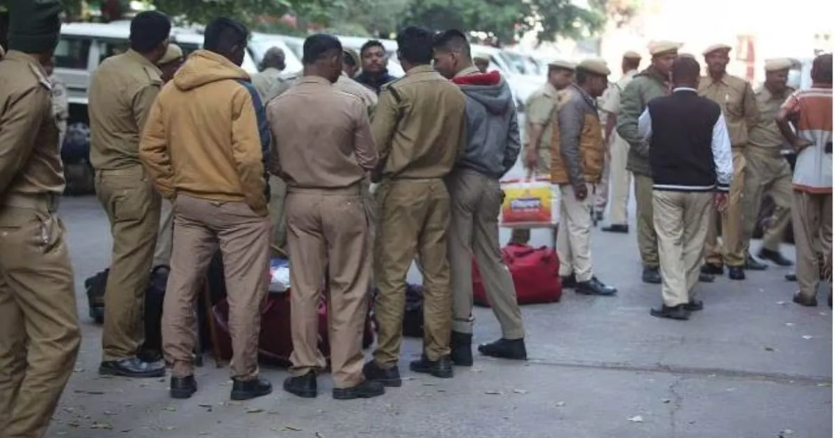 मध्य प्रदेश के गाँव में AI-generated तस्वीर से जातीय तनाव, युवक को ब्राह्मणों से माफी और पैर धोने के लिए मजबूर किया गया
