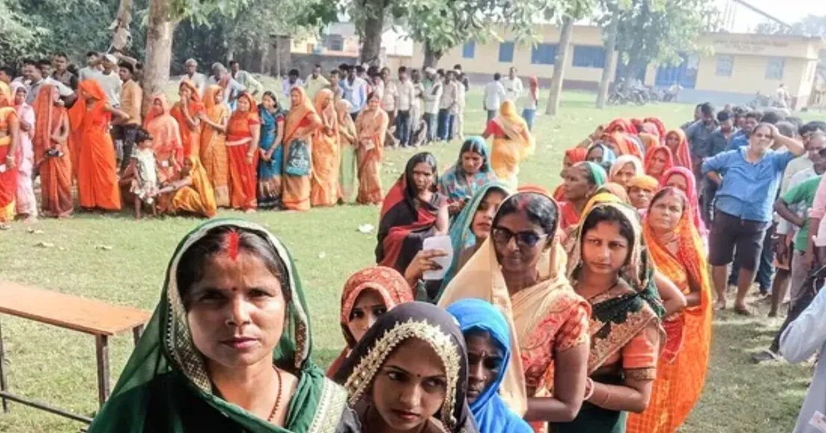 लालू यादव और नीतीश कुमार ने डाला वोट, बिहार में 3 बजे तक 53.77% मतदान दर्ज