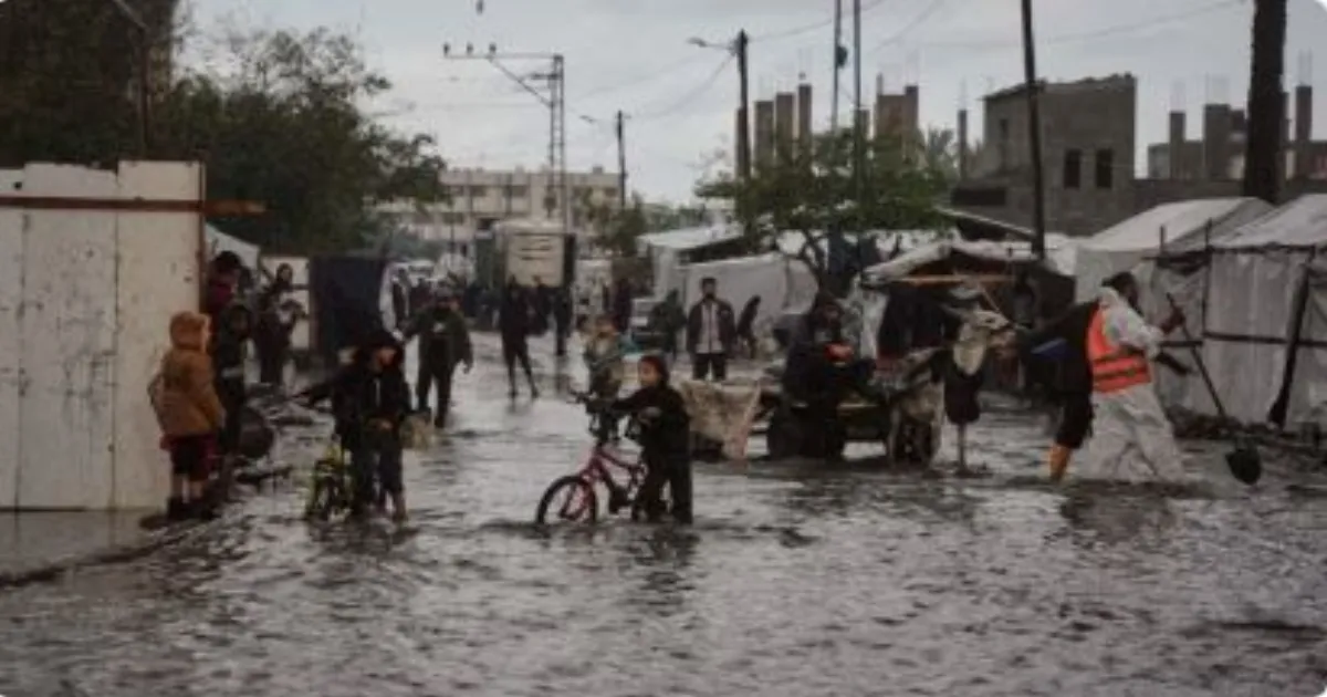 Gaza-rain-floods-homeless-tents