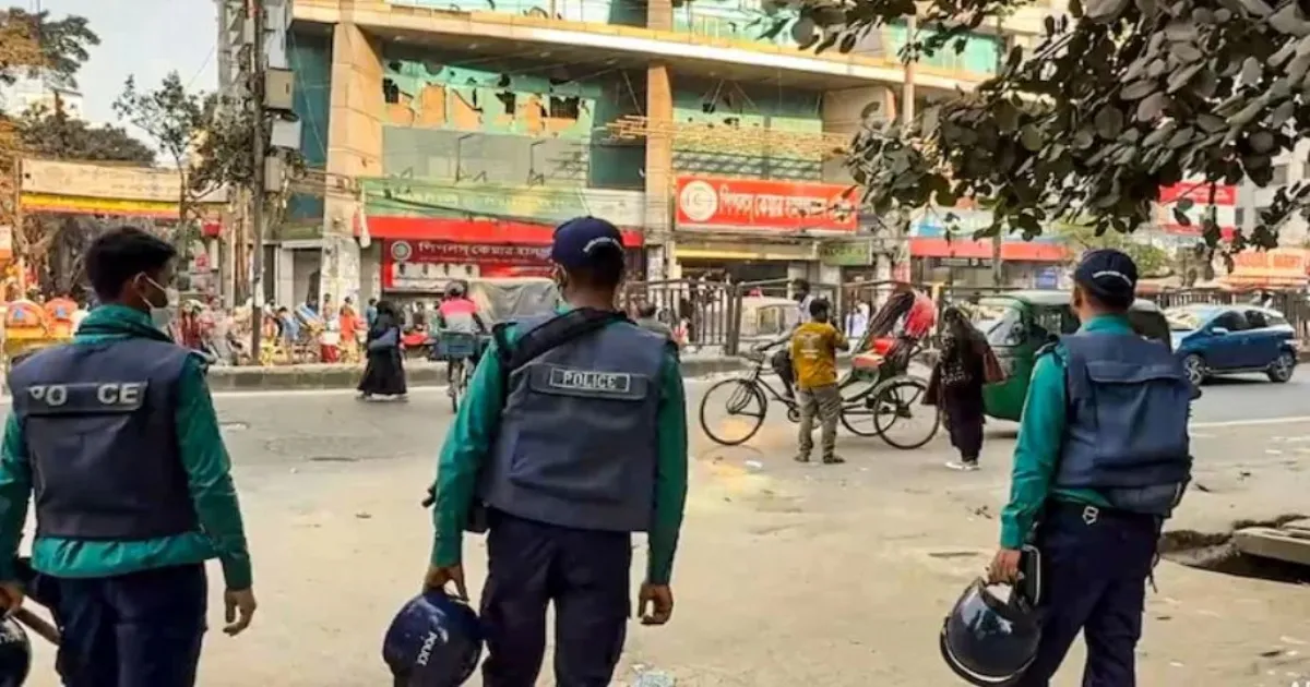 सुरक्षा हालात बिगड़ने पर भारत ने बांग्लादेश में दो और वीज़ा केंद्र बंद किए