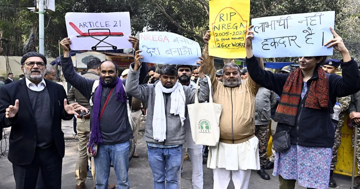 VB-G RAM G विधेयक से केंद्र ने मनरेगा को लगभग खत्म कर दिया: प्रशांत भूषण