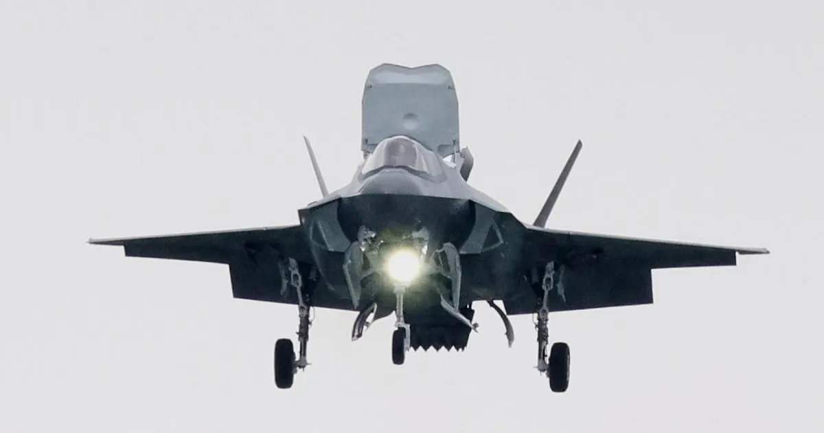british-f35-emergency-landing-japan