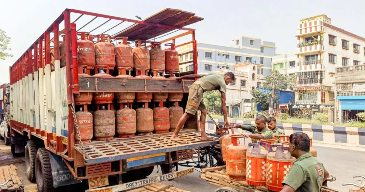 कमर्शियल LPG सिलेंडर महंगे, घरेलू उपभोक्ताओं को फिलहाल राहत