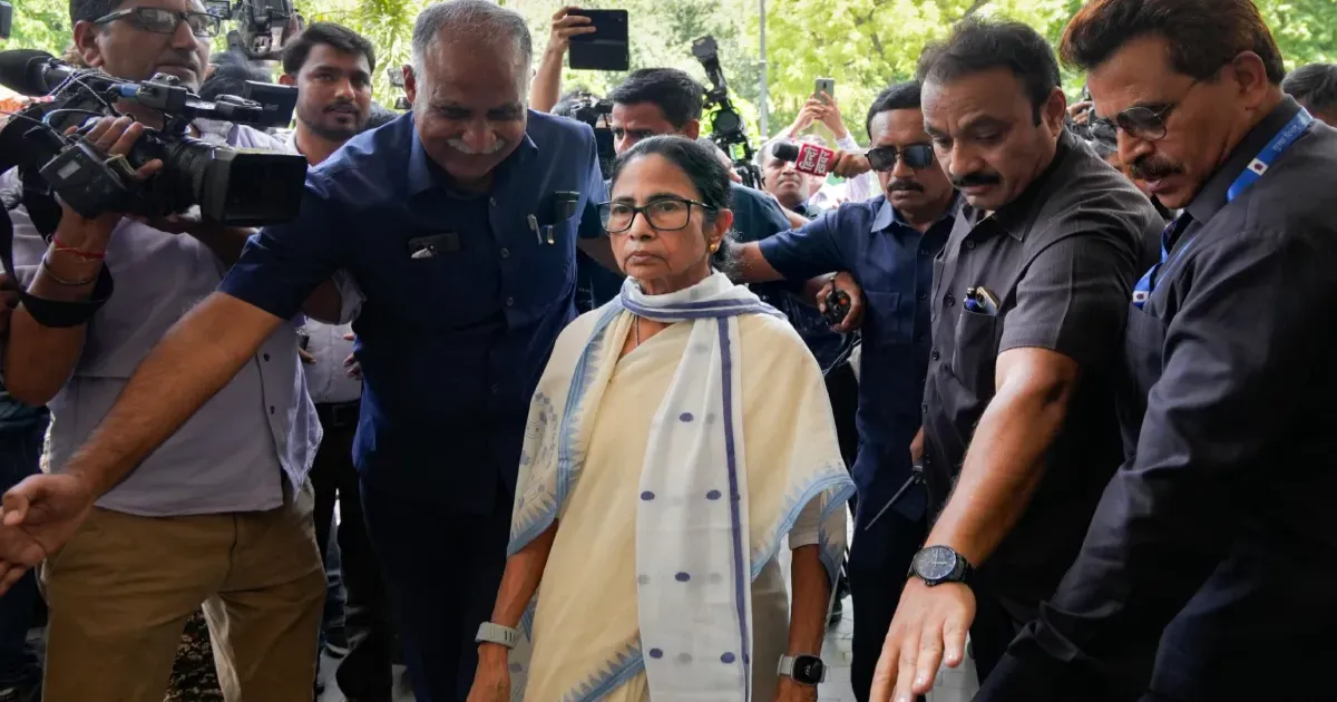संसद तक पहुंची टीएमसी की बगावत, 20 सांसदों के एनडीए समर्थन के दावे से ममता बनर्जी पर बढ़ा दबाव