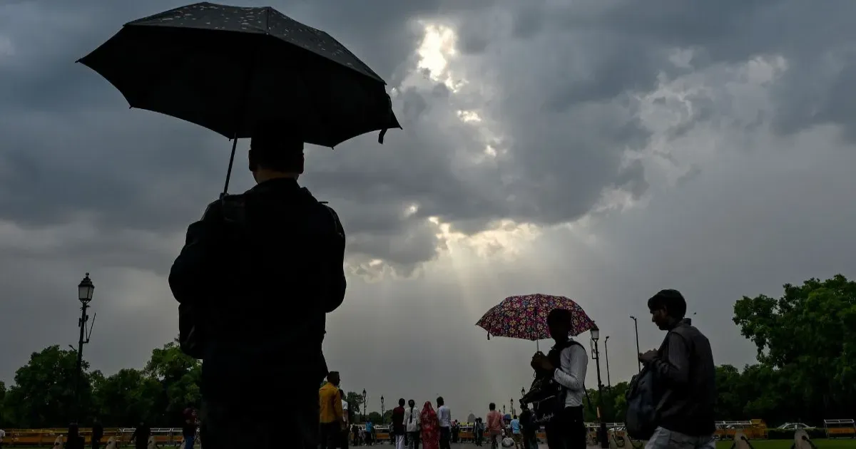 भारी बारिश के बाद दिल्ली-एनसीआर को मिली राहत, इन इलाकों में हल्की बारिश का अनुमान