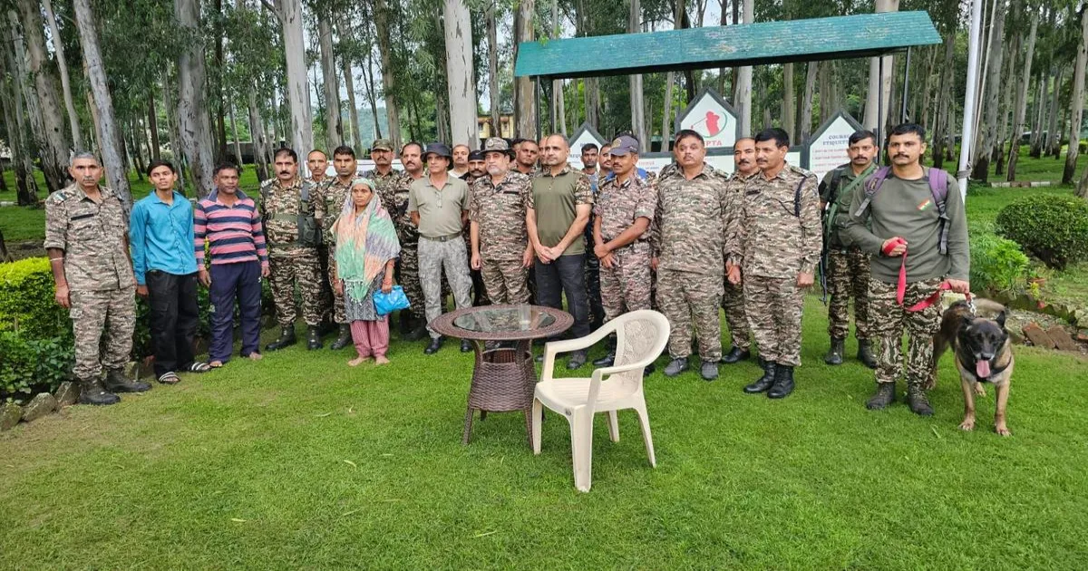indian-army-rescues-stranded-crpf-personnel-civilians-punjab-floods
