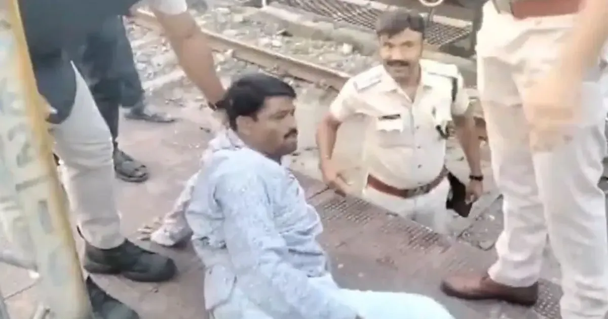 ओडिशा में 12 घंटे का बंद शुरू, संबलपुर में रेल सेवाएं प्रभावित; बीजेडी ने आंदोलन से बनाई दूरी
