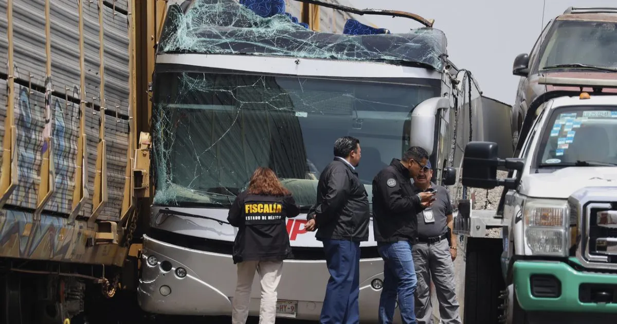mexico-train-bus-collision-10-killed-60-injured