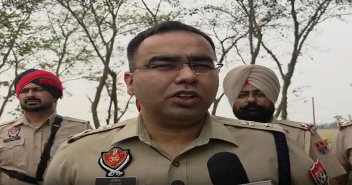 पंजाब: गुरदासपुर पुलिस ने पराली जलाने के खिलाफ अभियान तेज किया, जागरूकता अभियान जारी