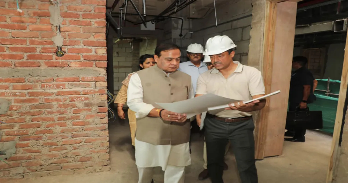दिल्ली में असम भवन निर्माण कार्य का मुख्यमंत्री हिमंत बिस्व सरमा ने किया निरीक्षण