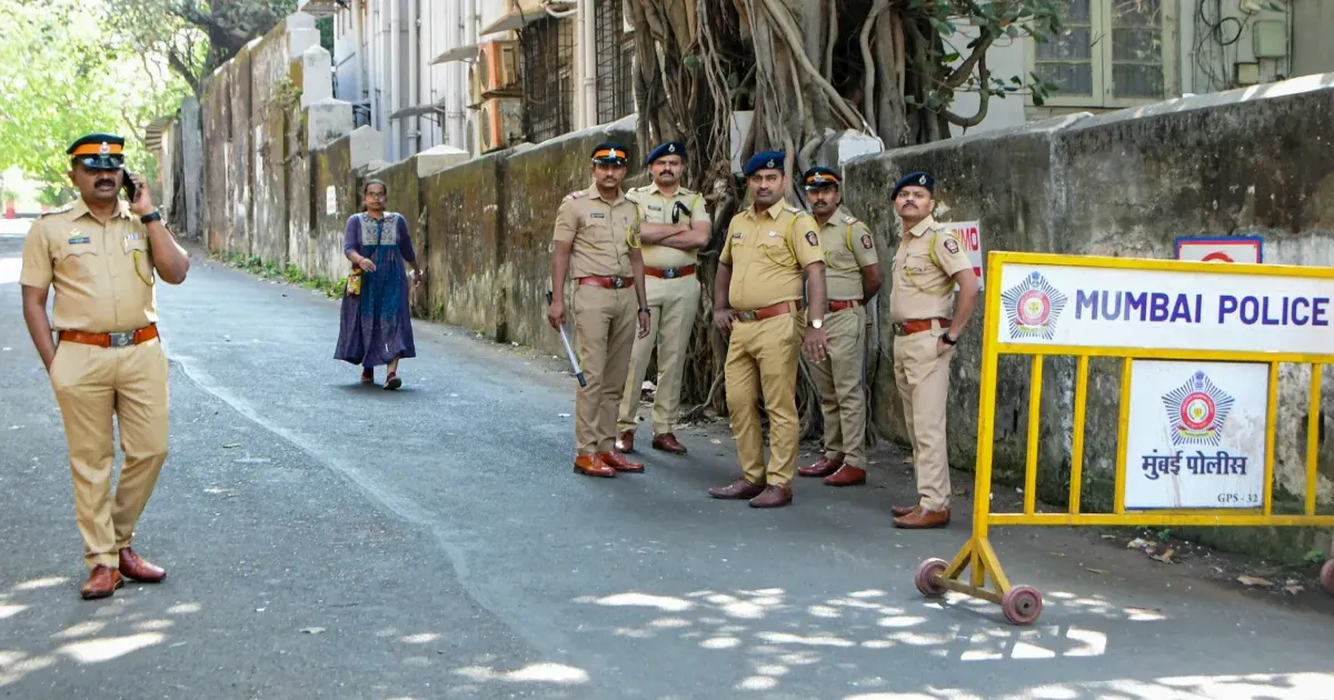 मुंबई में 23 जुलाई से 6 अगस्त तक धारा लागू, पांच या अधिक लोगों के जुटने पर रोक